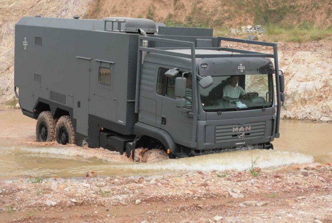 阿莫迪罗·远征者 V1 ATV型越野房车(曼TGA 6X6)MAN底盘系列-房车旅游网