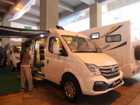 短轴更精悍、内饰更清新、布局更合理，展会实拍七狼大通B型短轴款房车