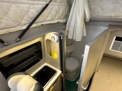 齐星房车 2021款福特全顺升降顶纵置床