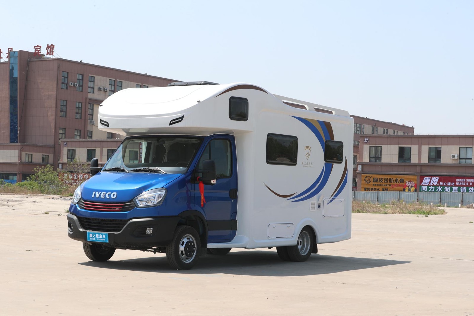 顺之旅老张定制款依维柯欧胜 2020款8at自动挡c型房车车身外观