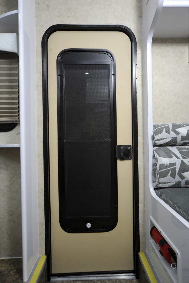 戴德隆翠C19拖挂式营地房车 17万元 _DSC8603