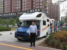 不仅仅颜值，配置更具吸引力！实拍旌航依维柯8AT自动挡C型房车