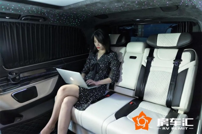 奔驰V级鲨鱼版，全景天窗+星空氛围灯，惊呆了！10.jpg