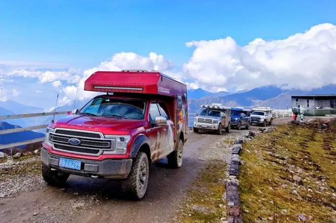 速腾房车：天寒地冻如何房车旅行？一台福特F150LTD四驱越野房车就够了！图片