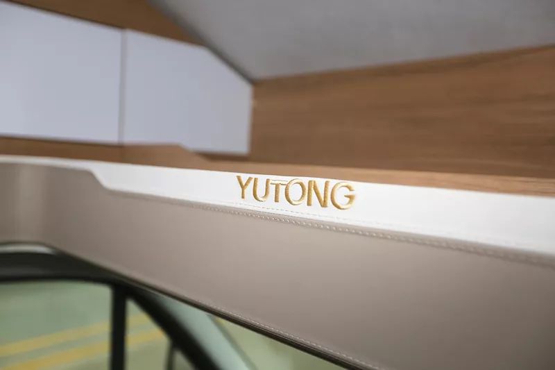 宇通依维柯欧胜C533豪华版无拓小顶房车