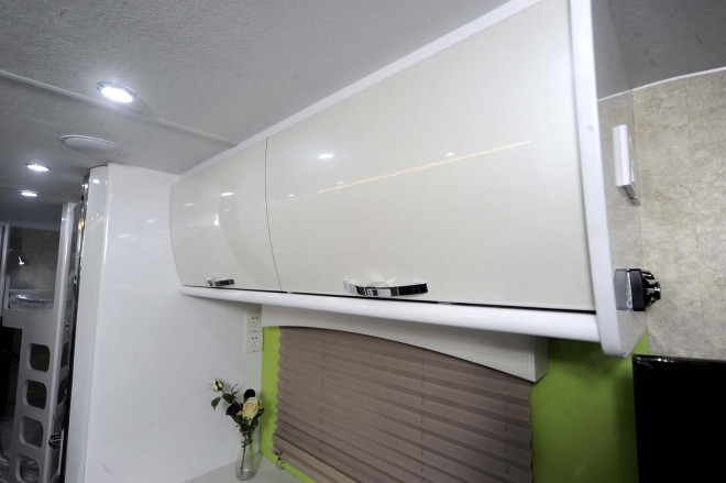 戴德隆翠C19拖挂式营地房车 17万元 家具采用防火板材质