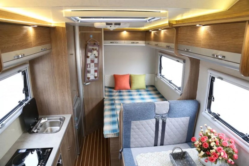 【4•12洛阳房车展】新飞房车专用汽车先进的冷藏及保温技术打造多款房车亮相展会