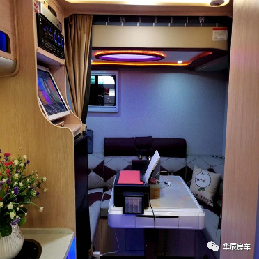 9月2日郑州房车展，华辰上汽大通C型房车，华灯初上问归处，星辰大海车为家！f3850f23df2bba8c9fbf9e225b78f09f