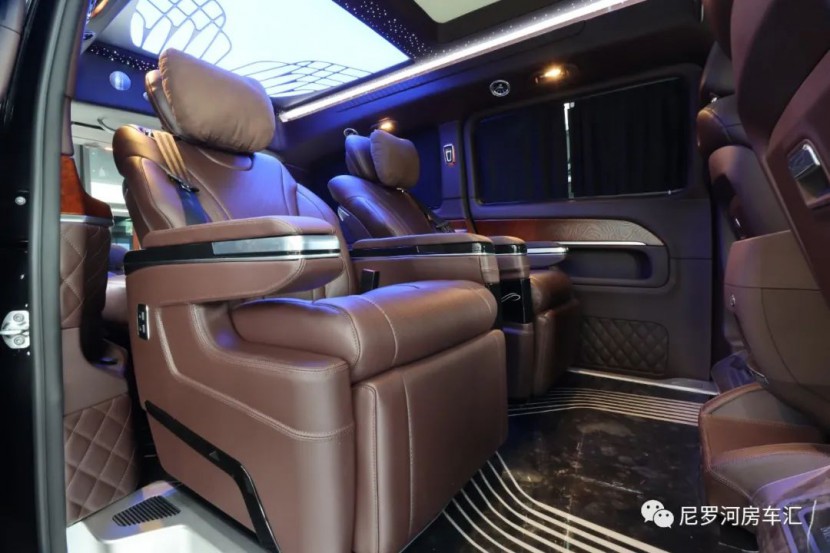 奔驰商务高端系列——迈巴赫咖啡棕图片