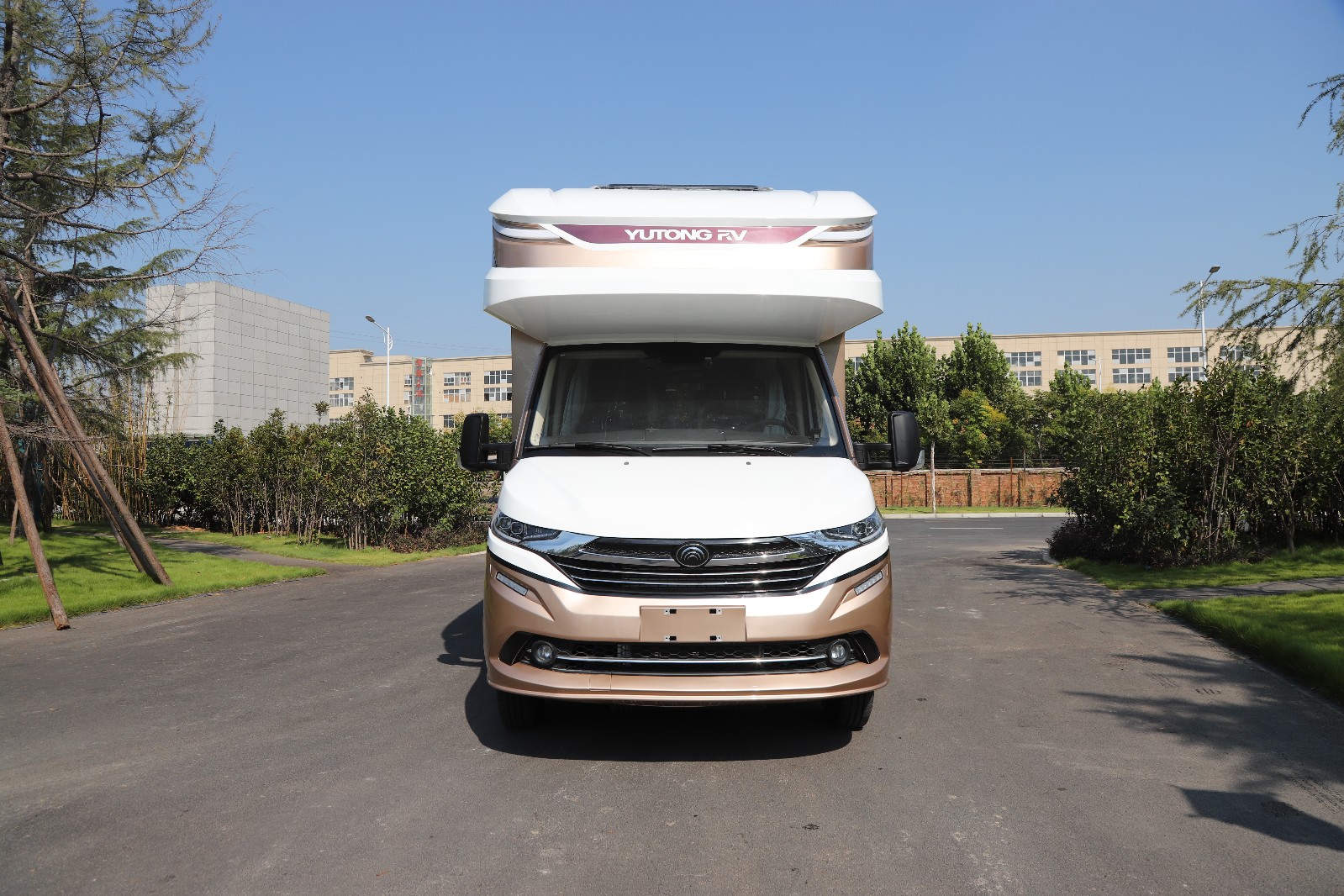 【原始大图】宇通 new daily(进口依维柯) c670 c型双拓展车身外观图