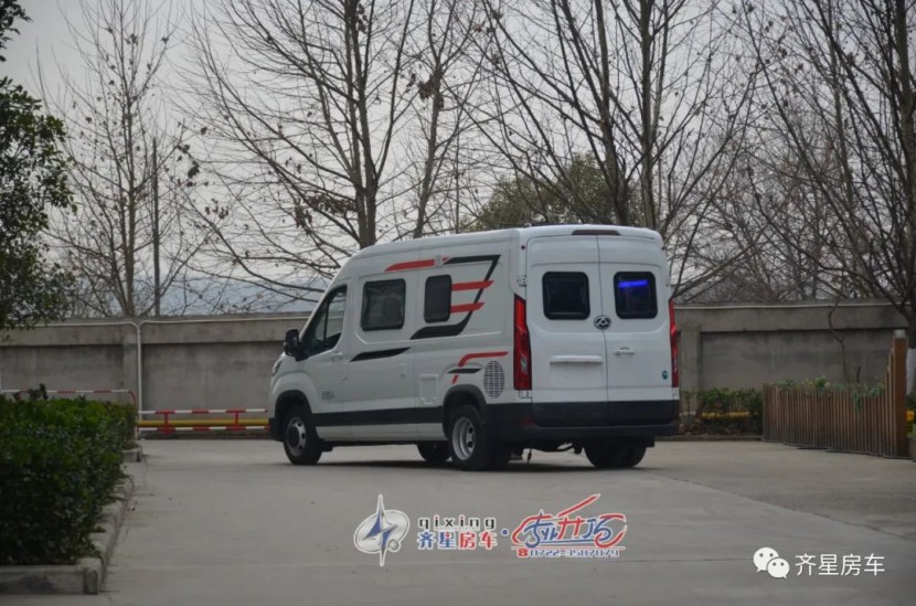 首发订车选装升顶——齐星浩大版DT2521-1（大通V90）B型房车图片