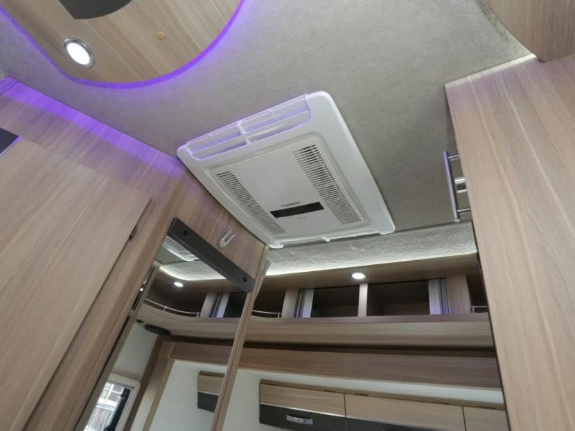 9月2日郑州房车展,隆翠哆啡C635玩家版双拓展房车,唯有热爱,不负所望!952438314f44bf2aa49ac5b758bc2b2f