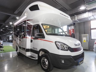 宇通 2021款2021款C533旗舰版双拓展