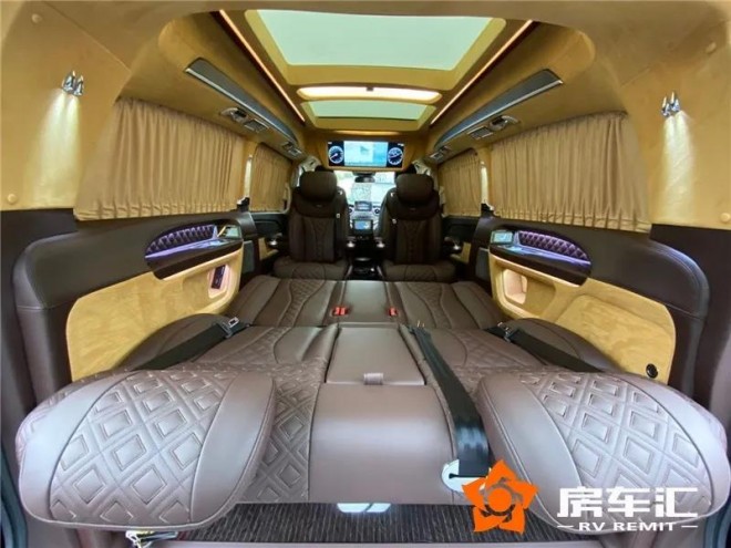 全新奔驰V级卡莫滋版，空间比床大、座椅赛沙发！26.jpg