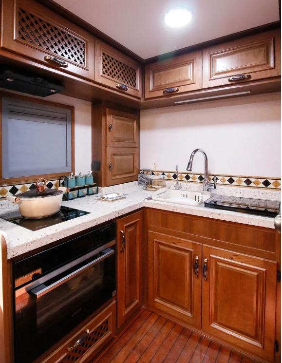 巨威曼卡壹号·耀·升降床版越野房车邀您参加9月2日郑州房车展,破势而出,硬核巨献!664b82766311a6faa49b4d93ad2a7513_1654141955.0871_631