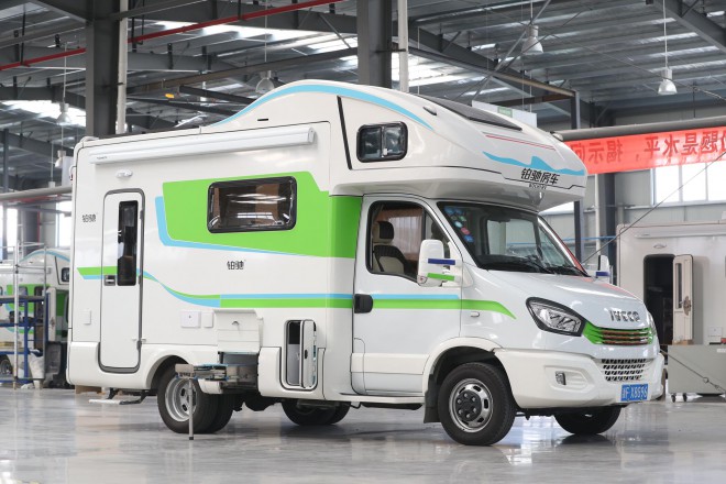 精致欧式风格、高端商务元素，“铂驰旅行家”单拓展房车 WLH_7245