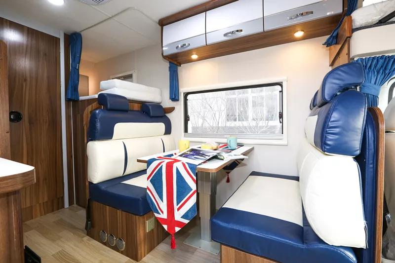 实用性满分，这款宇通国产依维柯无拓上下铺房车让你秒回“青葱岁月”！81e88b57f4d04260acdaf469549596d9