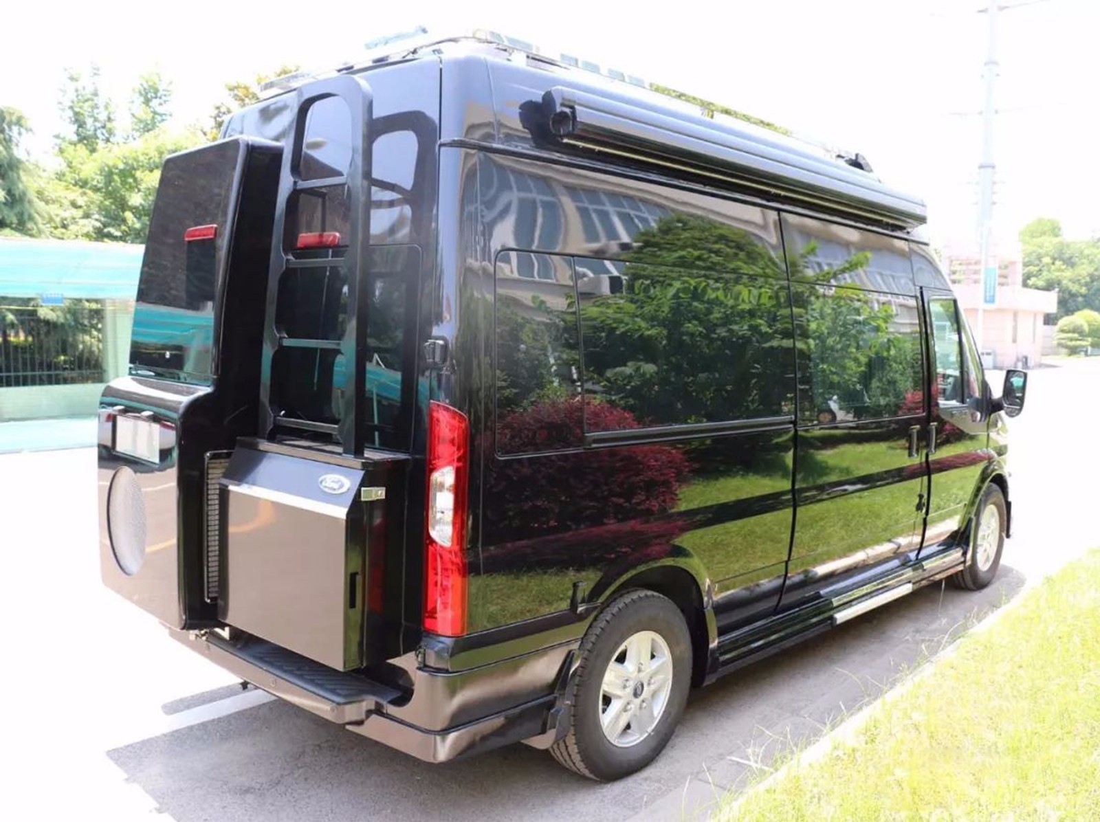 途酷福特新世代全顺 2019款新世代b型-电动床车身外观