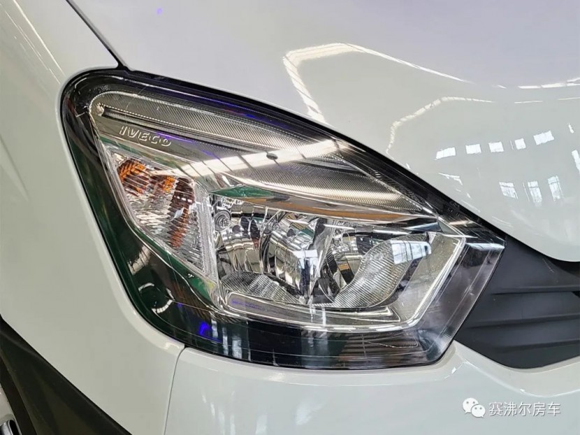 56.8万:赛沸尔C型大额头双拓展房车
