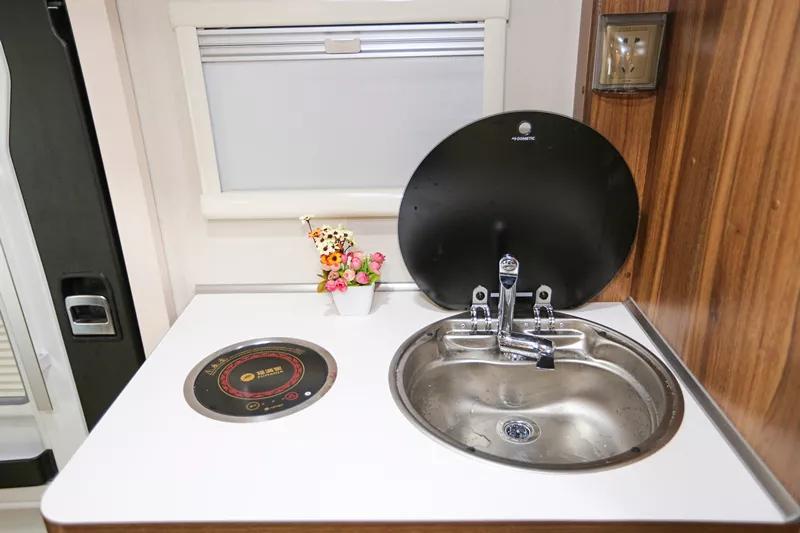 实用性满分，这款宇通国产依维柯无拓上下铺房车让你秒回“青葱岁月”！672943340d68445b820fa64d26844dc0