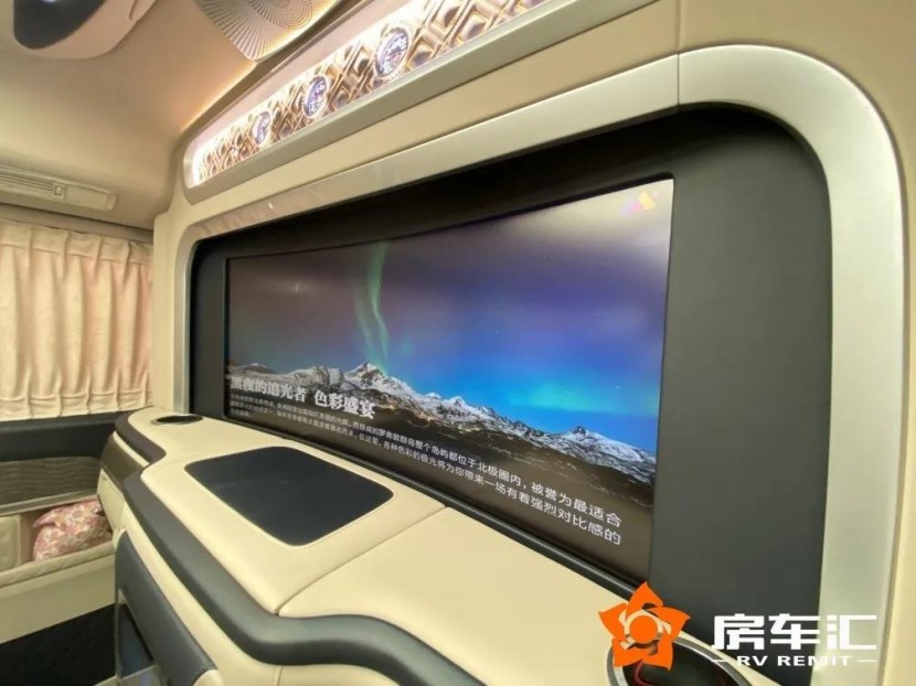 奔驰V-class全隔断MPV商务车，为什么备受老板明星们的喜欢？8.jpg