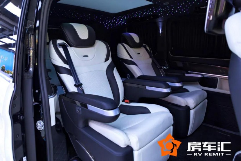 奔驰V级鲨鱼版，全景天窗+星空氛围灯，惊呆了！7.jpg