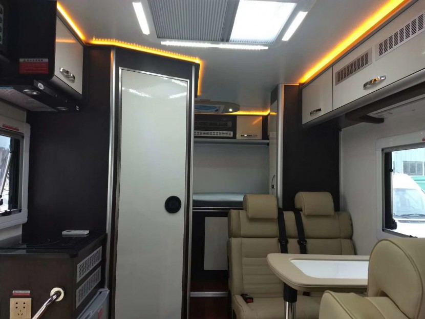 36.8万元起 盛弘房车大通C型自动挡房车 8