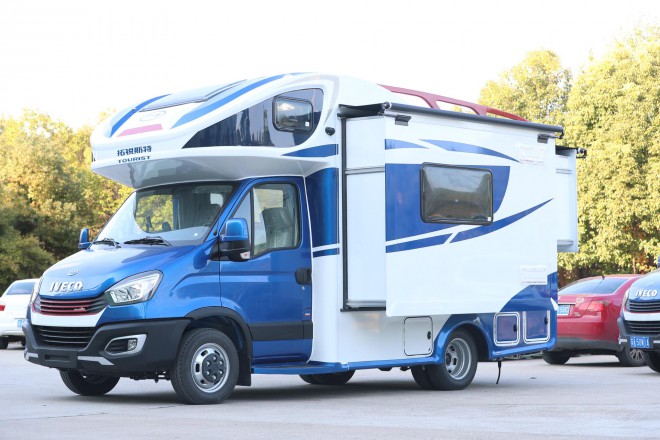 拓锐斯特“欧畅版TIC-621A”依维柯双拓展C型房车 WLH_6873