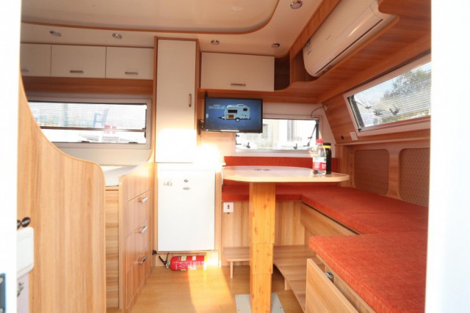 6.5洛阳房车展澳森房车新款糅合澳洲设计元素可上牌拖挂房车亮相5919dbcdca624582b2811de87428bb6c