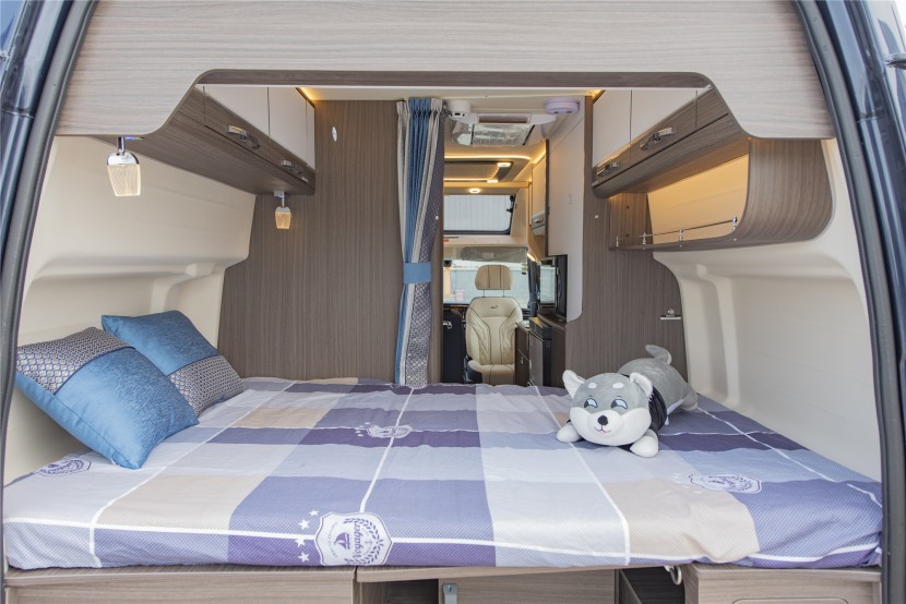 瑞弗房车R700畅旅版，B型房车天花板，保温隔热性能优良get?code=YmIxMTlkNGUyYTZhNDA5NzMxNWY4N2RhMWUzNTNkM2MsMTY2MzE1MDM5OTExMg==