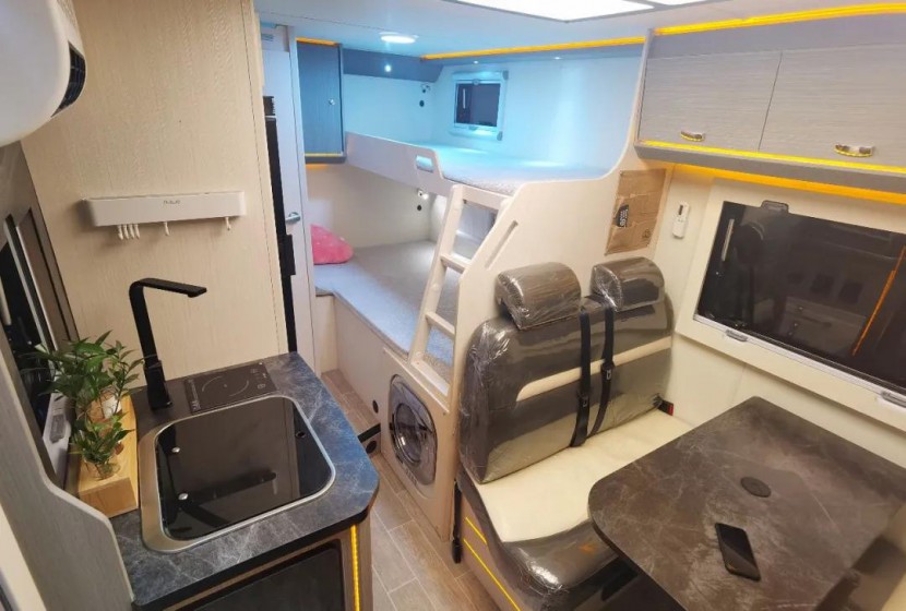 【首发】罗曼特斯T50，国六大通V90底盘自动挡房车正式下线接受预定7151893250e94e45b5885c4864f3c1b5