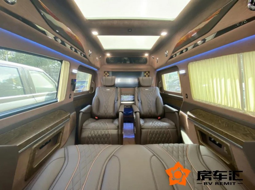 全新奔驰七座九速商务车，高顶全隔，标配空气悬挂！16.jpg
