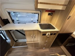 上汽大通 23V90 B型升顶房车