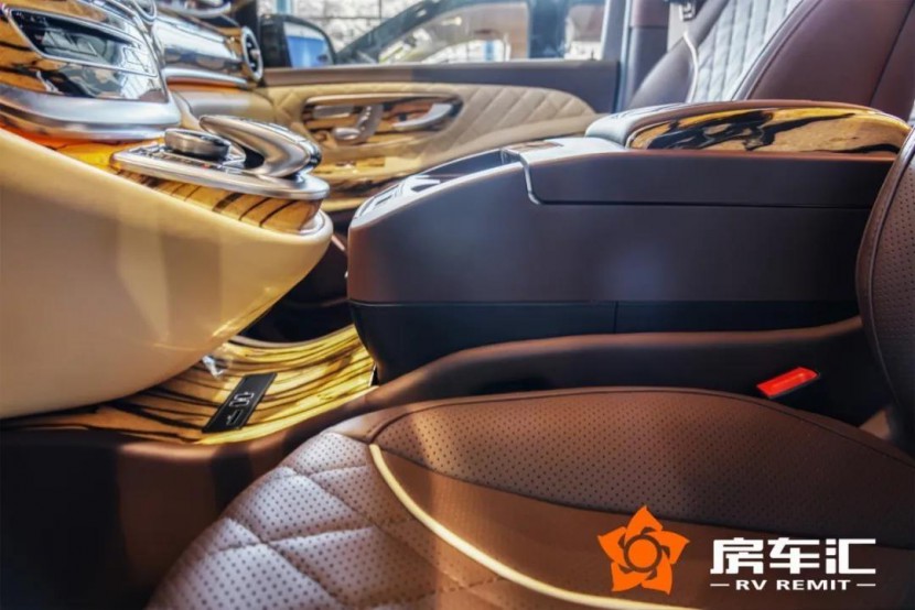 实拍奔驰商务车V260L新款七座，明星保姆/企业接待首选！7.jpg