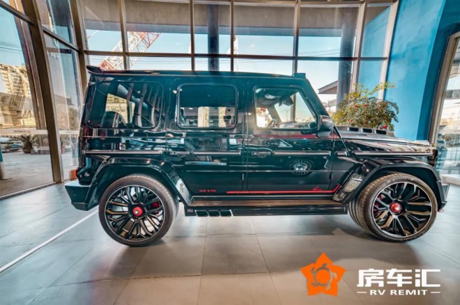 实拍300多万碳纤维打造的奔驰大G，网友：比任何SUV回头率都高10.jpg