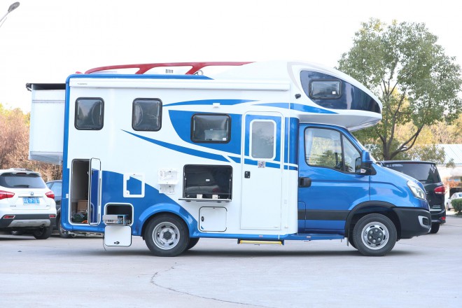 拓锐斯特“欧畅版TIC-621A”依维柯双拓展C型房车 WLH_6877