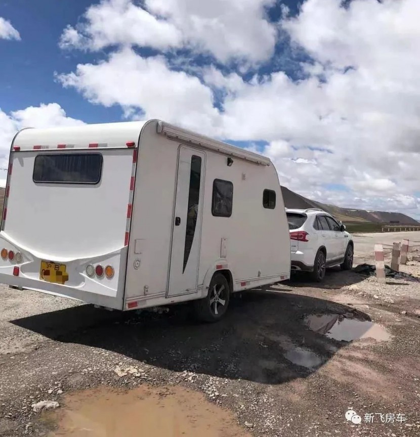 新飞房车不足十万的拖挂现车图片