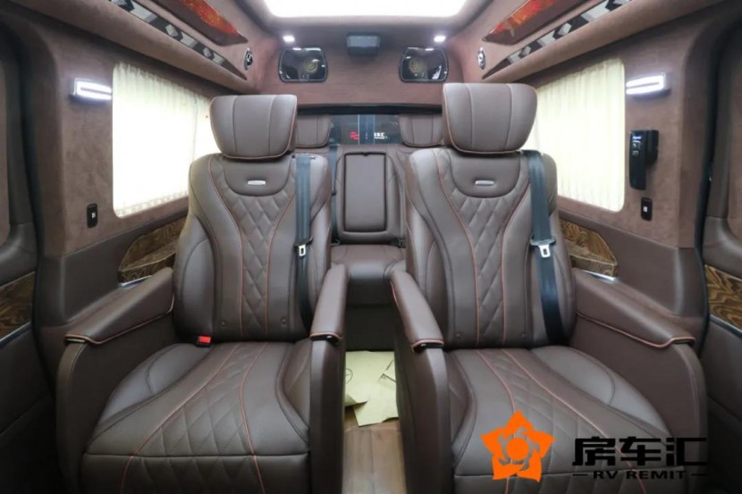 全新奔驰七座九速商务车，高顶全隔，标配空气悬挂！10.jpg