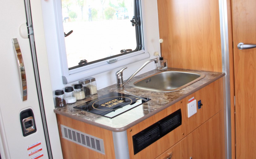 法美瑞欧马可S002-舒适版房车  49.8万元 IMG_2631