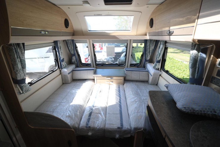 【9.12洛阳房车展】全进口英国Elddis（埃尔迪澌）550拖挂房车神秘亮相展会3a2e04c13fbb4240b2357fb3235cb753