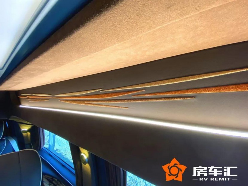 这款奔驰7座蓝牌带双人床，内饰虎斑檀木，平躺式座椅，配会议式后排14.jpg