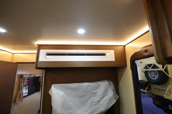 新星房车 美式单拓展露营地拖挂房车 24.8万元 WLH_5963