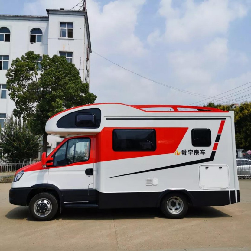 11.23杭州房车展舜宇房车携最新款依维柯C型、现款大通V90B型房车亮相85a004a55b7a42c2a637fcc556c14e98