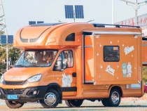 延龙 依维柯双拓C型房车
