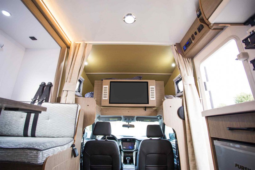 中道房车 大通T60 峻道 房车 （白色）34.8万元 反3