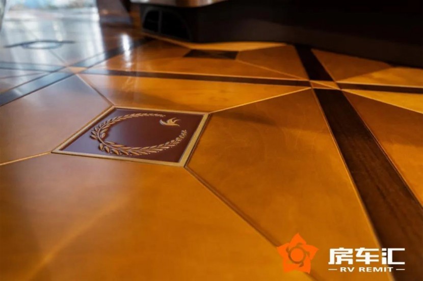 实拍奔驰商务车V260L新款七座，明星保姆/企业接待首选！13.jpg