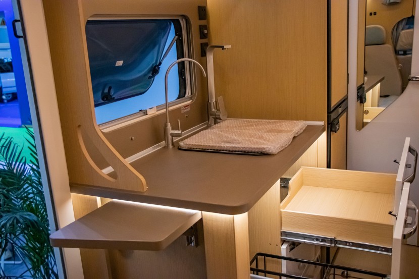 9月2日郑州房车展：长城览众房车来福大贵非拓版，提升你的生活品质！get?code=YmEyNTA5YzY5YWRiM2Y2MjRjZWE1NTFkMTczMGM3NjEsMTY2MDgwMzEzMDY3OQ==