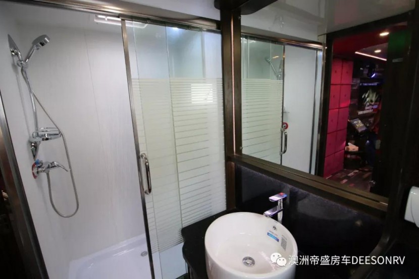 帝盛房车经典系列-10米KTV大床款营地房车ec56e89bfd02486aadf8fce9ab600403
