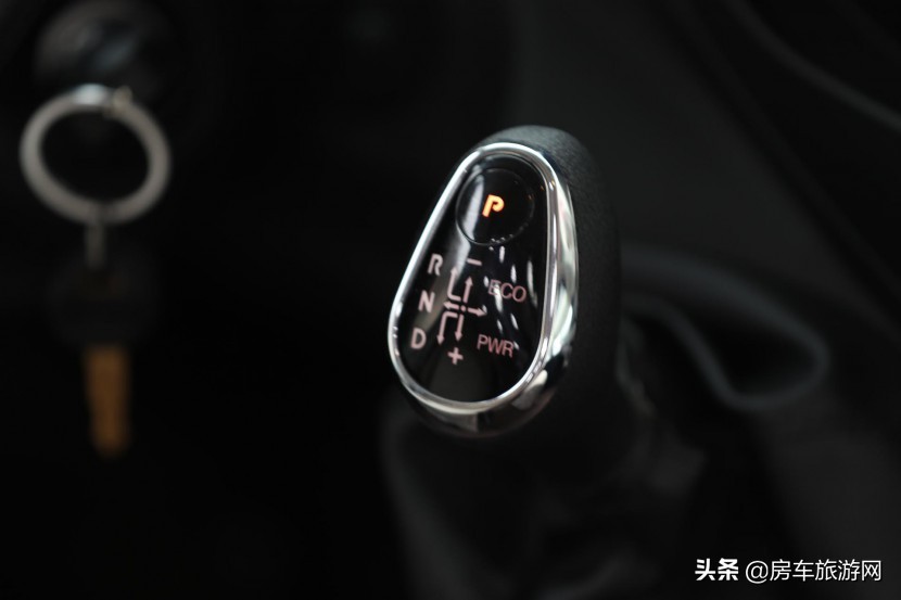 12.12飞神钜惠大促，依维柯房车最低33万起售飞神房车携全新2020开拓者、蓝精灵、探索者神秘登场
