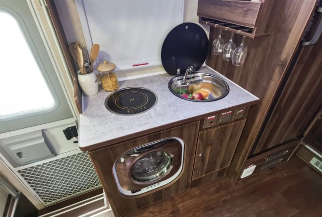 拓锐斯特房车：当有人说你太能“装”？